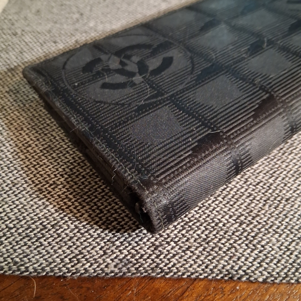 Black Designer Wallet - Picture 13 of 16